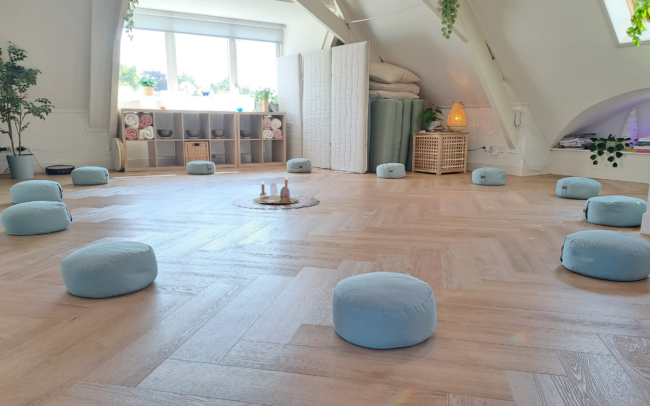 ruimte voor vrouwencirkels huren Apeldoorn, ruimte voor bewustzijnsworkshops huren Apeldoorn, cursusruimte huren Apeldoorn, meditatieruimte huren Apeldoorn. Spirituele ruimte huren Apeldoorn